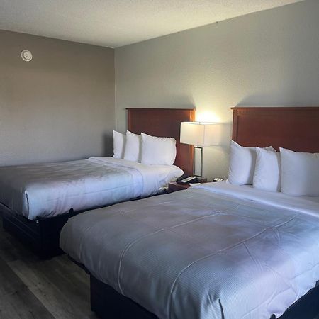 Quality Inn Fayetteville Near Fort Bragg Εξωτερικό φωτογραφία