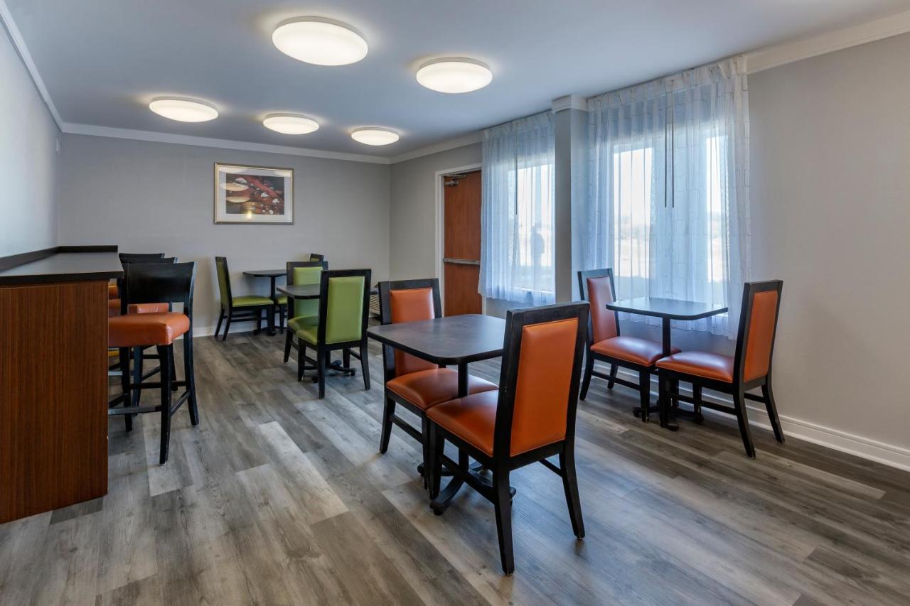Quality Inn Fayetteville Near Fort Bragg Εξωτερικό φωτογραφία