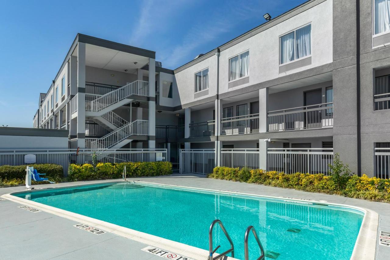 Quality Inn Fayetteville Near Fort Bragg Εξωτερικό φωτογραφία