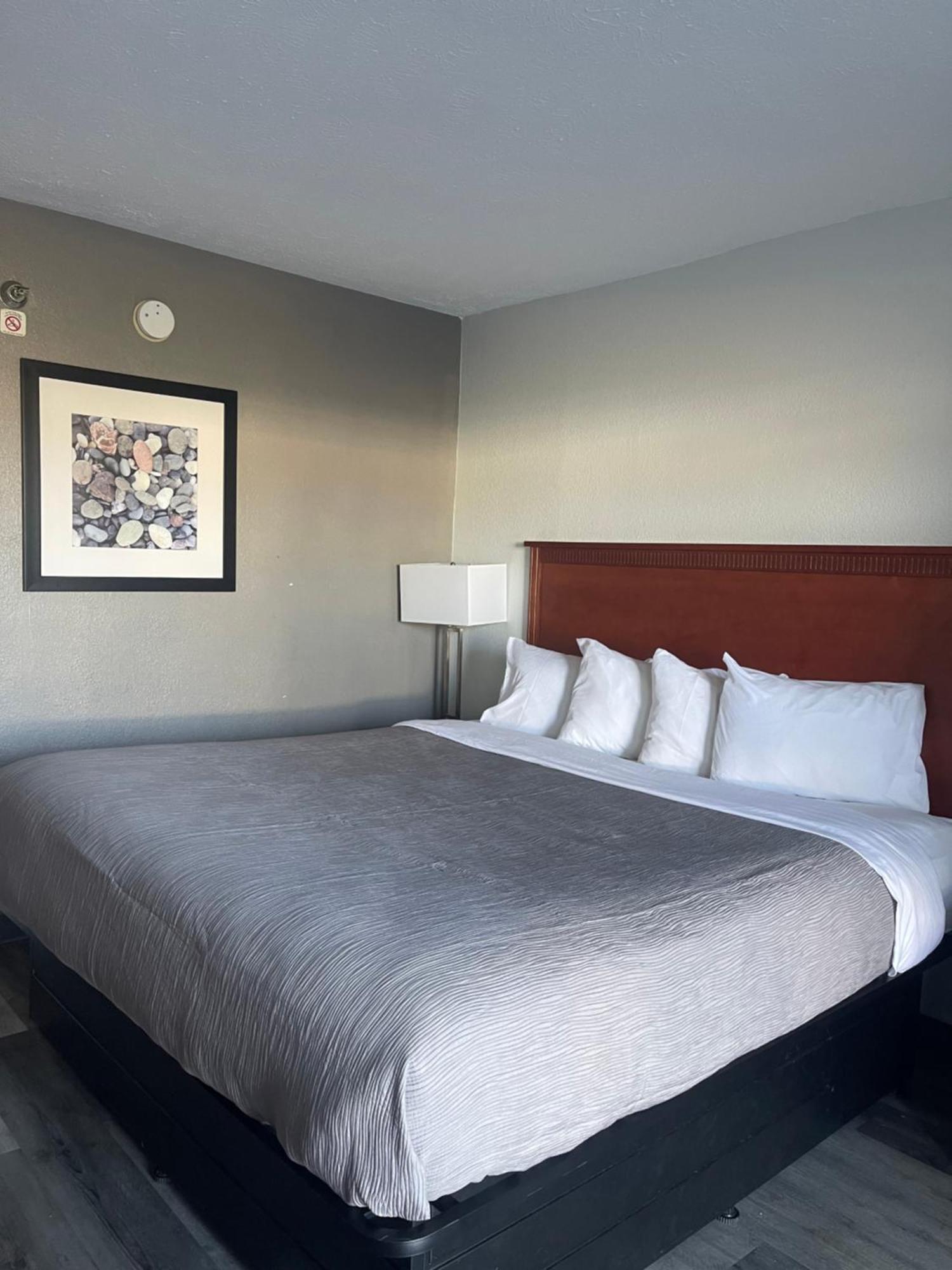 Quality Inn Fayetteville Near Fort Bragg Εξωτερικό φωτογραφία