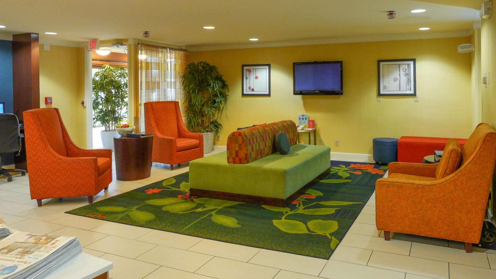 Quality Inn Fayetteville Near Fort Bragg Εξωτερικό φωτογραφία