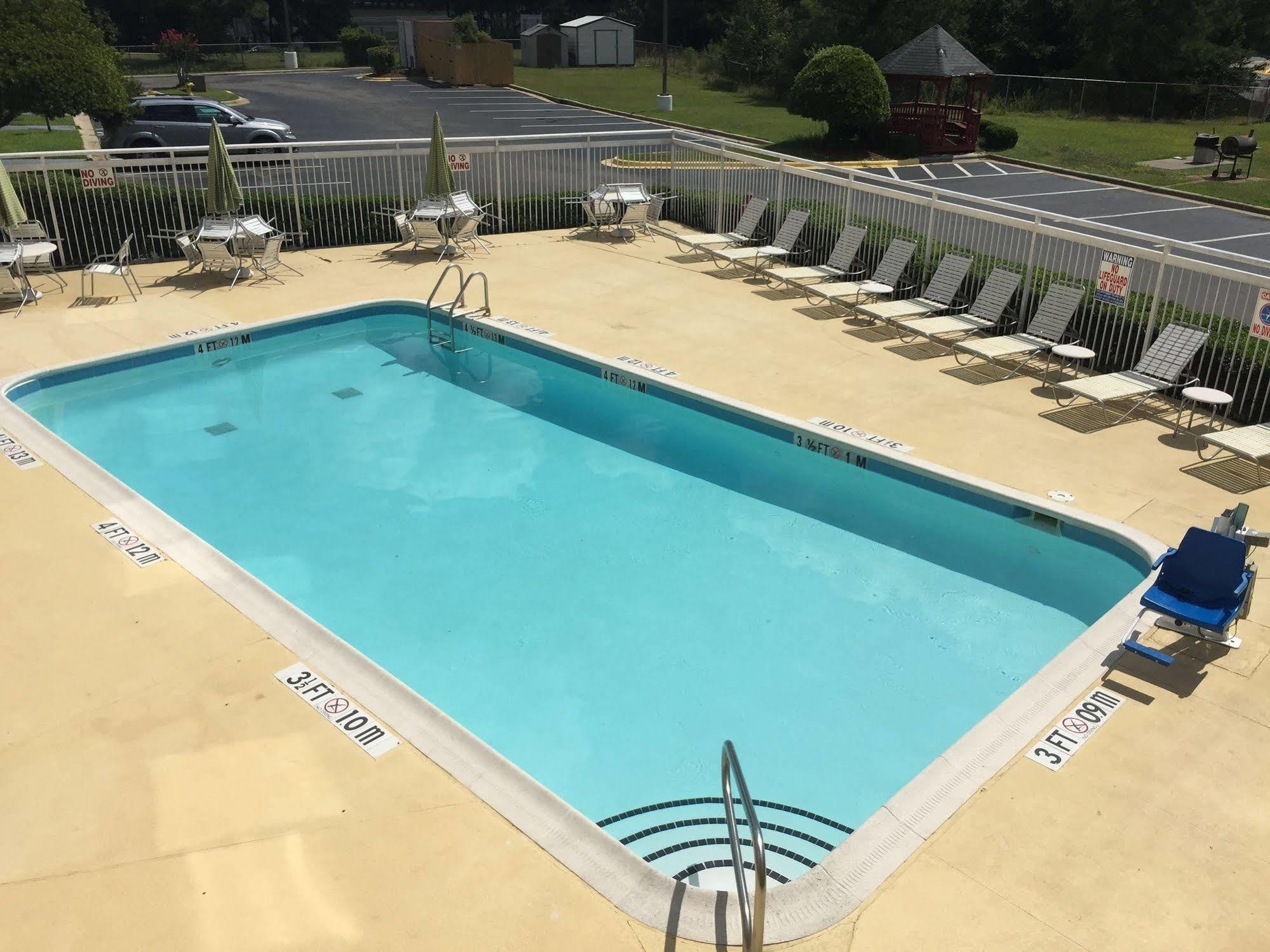 Quality Inn Fayetteville Near Fort Bragg Εξωτερικό φωτογραφία