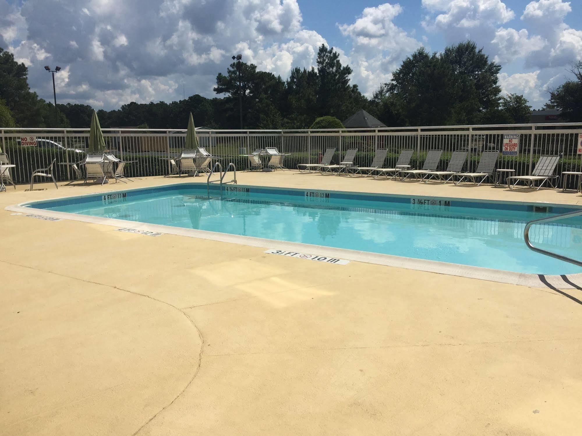 Quality Inn Fayetteville Near Fort Bragg Εξωτερικό φωτογραφία