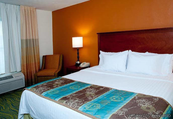 Quality Inn Fayetteville Near Fort Bragg Εξωτερικό φωτογραφία